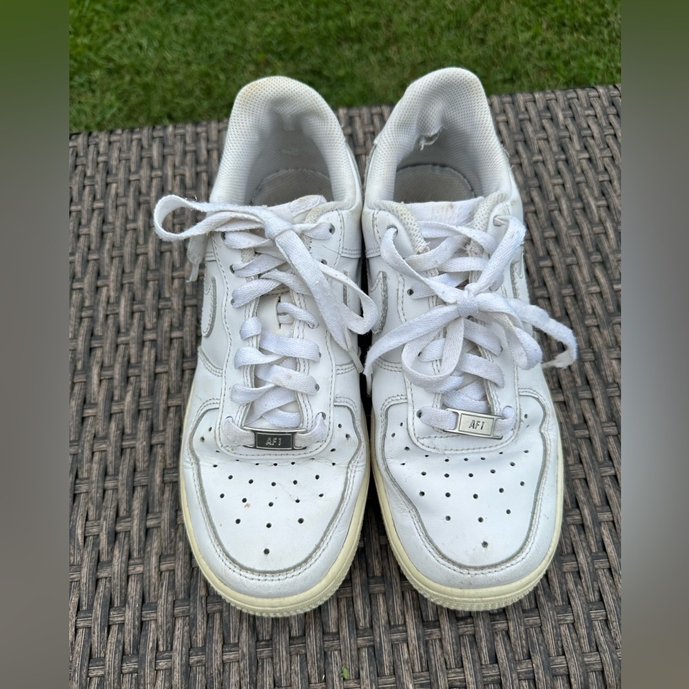 Nike Air Force 1 Low Top Women's Sneakers - Classic White $35 - Picture 1 of 6